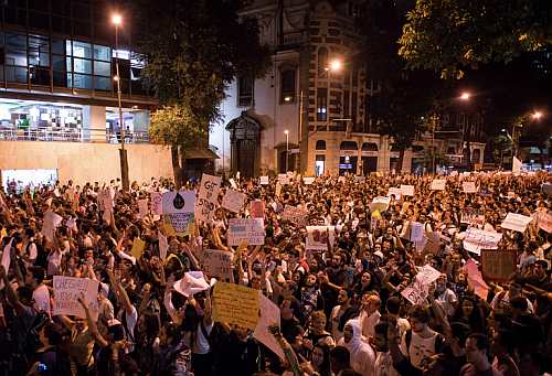 Brasilien Proteste Juni-2013 Strassentotale Brasildefato1 CC BY-NC-SA 2.0 Flickr