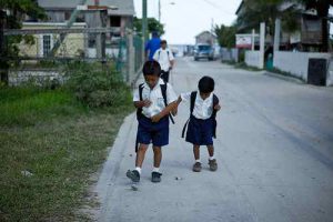 Schulkinder in Belize / Istuck, flickr