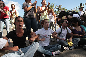 Sitzblockade gegen Studiengebühren / indymedia puerto rico