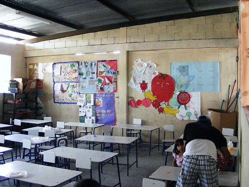 Schule im guatemaltekischen Department Izabál / ShutterSparks, flickr