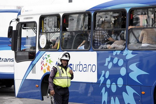 Vollgestopfter Bus zur Einführung des Transurbano 7 im März 2010 / Gobierno de Guatemala, flickr