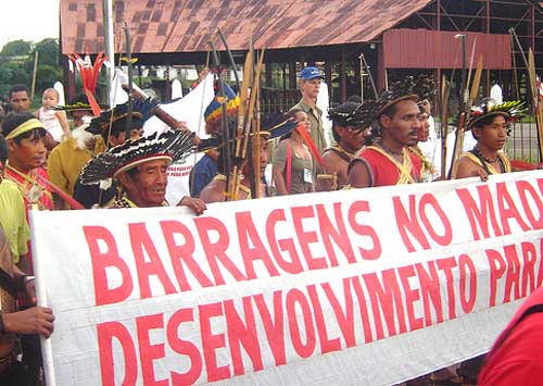 Indigene Proteste gegen den Staudammbau am Rio Madeira (2006) / friends of the earth international, flickr