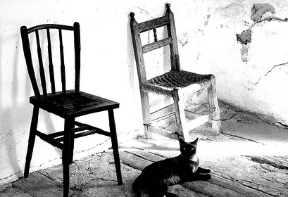 Nun sind es schon zwei leere Stühle... / Ignacio Conejo, flickr 