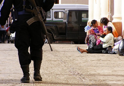 Mexiko-Soldat-patroulliert in-San-Cristobal / Foto: subcomandanta, flickr