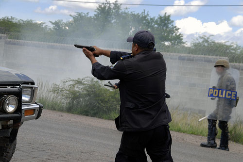 Polizei in Honduras in Aktion (Archiv, Juni-2011) Foto: Felipe Canova, flickr