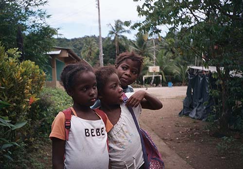 Sie haben es schwerer als andere: Kinder in Playa de Oro (Chocó) /luiz perez, flickr