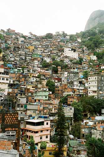 Die am Hang gelegene Favela Rocinha /matteo0702, flickr