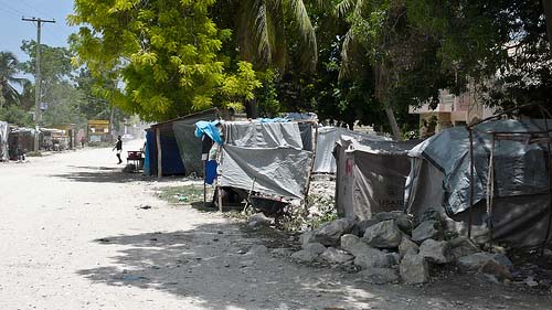 Obdachlosensiedlung im August 2011 /docu-cinema, flickr
