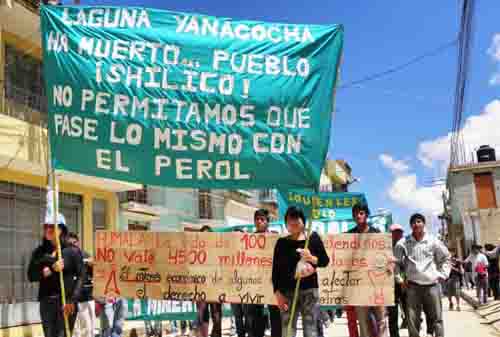 Demonstration gegen die Mine Conga / Jorge Olivera, servindi