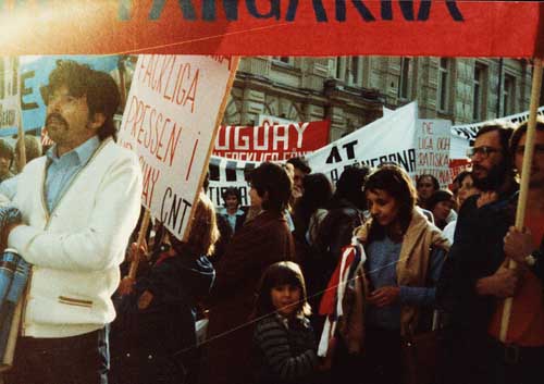 Demo gegen die uruguayische Diktatur in Stockholm in den 80er Jahren /latejapride, flickr