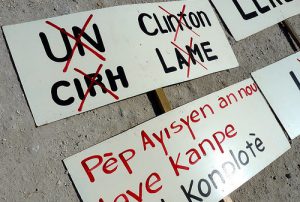 Proteste ein Jahr nach Ausbruch der Cholera am 19. Oktober 2011 / Mediahacker, Flickr