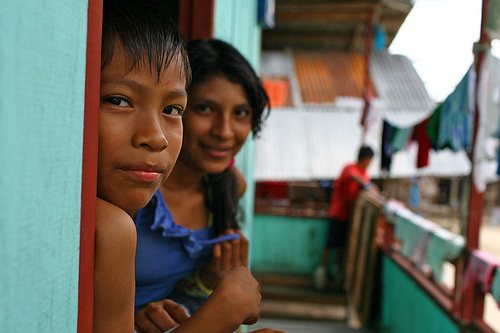 Indigene Kinder in Iquitos / Szymon Kochanski, Flickr