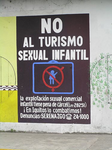 Iquitos: Plakat gegen Sextourismus mit Minderjährigen / pierre pouliquin, flickr