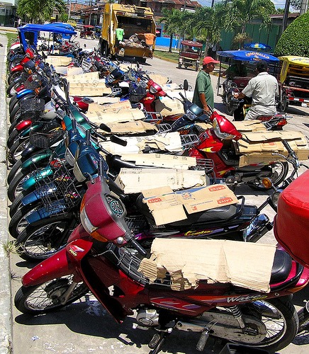 Iquitos: Motorradmarkt / pierre pouliquin, flickr