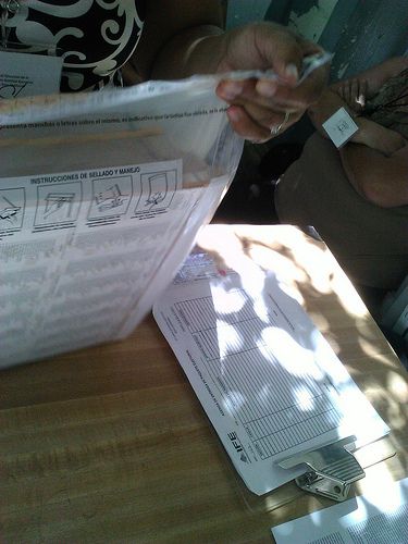 Verpackung von Wählerlisten am 27. Juni 2012 in Tecate / gabofr, CC BY 2.0, flickr