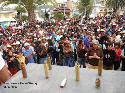 Gebet auf einer Demonstration gegen Conga / Bildquelle: Servindi