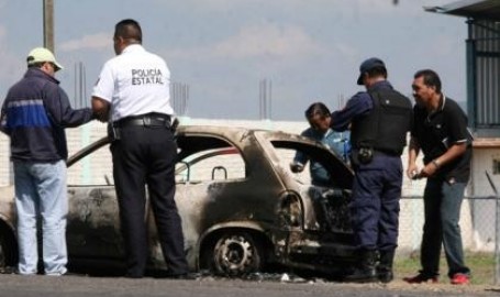 Sieben Menschen verbrannten in Yurecuaro in diesem Auto / otramerica