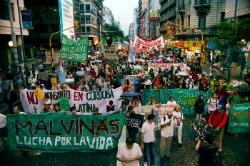 Protestdemo gegen das Monsanto-Werk in Córdoba / www.anred.org