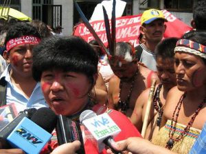 venezuela - Kaziken fordern ihre Landrechte ein. Foto:anticapitalistes.net/aporrea.org