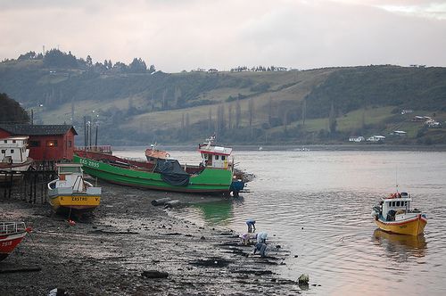 Fischerboote auf Chiloe / Nicolas Orellana, CC BY-NC-SA 2.0, Flickr