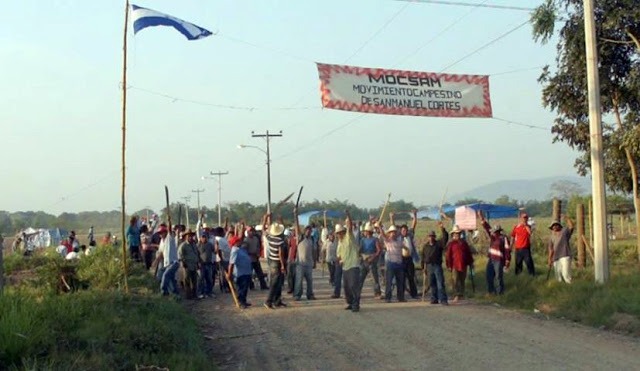 Die Bauern von San Manuel fordern Gerechtigkeit. Foto: Poetas del grado cero (CC BY-NC-ND 3.0 ES) 
