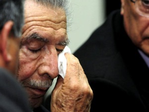 Der ex-Diktator vor Gericht. Foto: Agencia Pulsar