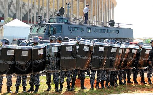 Aufstandsbekaempfungseinheiten der Bundespolizei beim Confed-Cup / André Gustavo Stumpf, CC BY-NC-SA 2.0, flickr