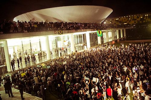 Confed-Cup: Massenproteste gegen die Verschwendung von Steuergeldern für Grossereignisse / Mídia Ninja, Brasildefato1, CC BY-NC-SA 2.0, Flickr
