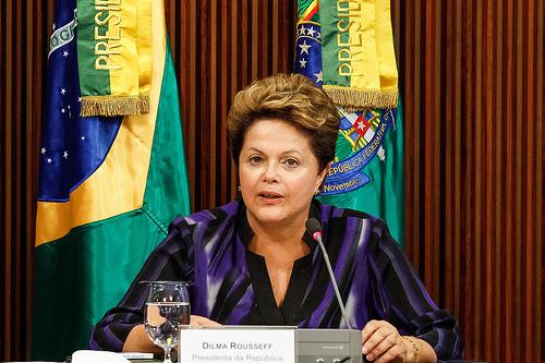 Dilma Rousseff am 24. Juni beim Treffen mit Gouverneur*innen und Buergermeister*innen / Roberto Stuckert_Filho-PR, Blog-do-Planalto, CC BY-NC-SA 2.0, Flickr