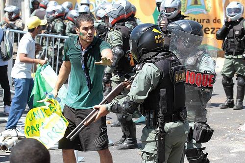 Repression in Fortaleza / Gabriel Gonçalves, Brasildefato1, CC BY-NC-SA 2.0, Flickr