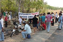 Die vertriebenen Landlosen von Redenção protestieren an der BR-158 / Bildquelle: zedudu.com.br