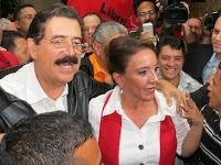 Ex-Präsident Manuel Zelaya mit seiner Frau, der Präsidentschaftskandidatin Xiomara Castro / Foto: G.Trucchi, Opera Mundi