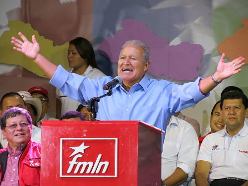 FMLN-Kandidat Salvadorbei der Abschlussveranstaltung der Wahlkampagne / Foto: Giorgio-Trucchi, LiNym