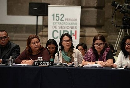 Aktivistinnen bei der Sitzung der CIDH im August 2014 / Foto: www.derechosdelamujer.org