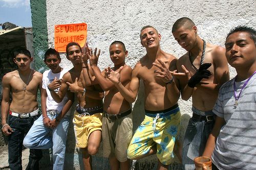 Großes Risiko einem Gewaltverbrechen zum Opfer zu fallen: Junge Männer in Mexiko / Foto: Jesus Villaseca Perez, CC BY-NC-SA 2.0, flickr