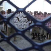 „Friedhöfe der Lebenden“ – Krise im kolumbianischen Gefängnissystem