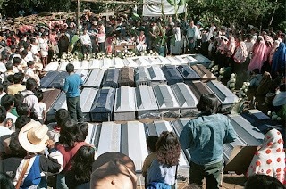Beerdigung der Opfer des Massakers von acteal / Foto: acteal.blogspot.de