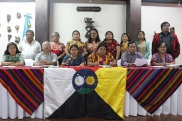 Guatemala: Das politische Manifest wird bei einer Pressekonferenz vorgestellt/Bildquelle: convergenciawaqibkej.wordpress.com