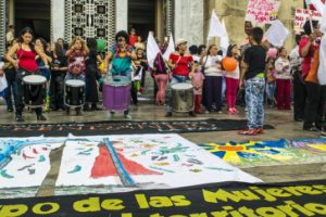 kolumbien mujeres_celebran_acuerdo_cese_al_fuego