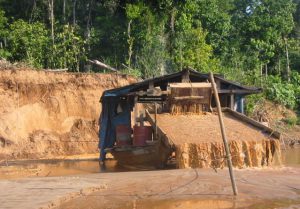 Illegaler Bergbau in Peru: Goldsuche im Amazonas / Foto: amazoniapunomdd, cc-by-2.0