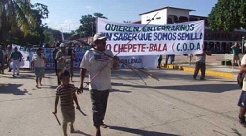 Protest gegen Mega-Staudämme am Rio Beni
