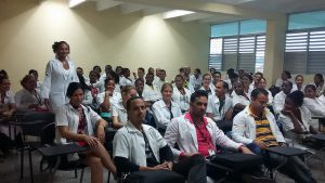Ana Marta Santos gibt einen Vorbereitungskurs in Kuba für die Ärzt*innen, die später im PMM in Brasilien arbeiten werden
Foto: Brasil de Fato