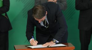 Bolsonaro unterschreibt das neue Dekret zum Waffenbesitz
Foto: Lula Marques, fotos públicas