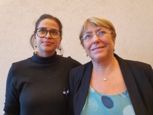 Amaya Coppens (links) bei einem Besuch bei der UN-Hochkomissarin für Menschenrechte, Michelle Bachelet. Foto: Twitter-Account der Journalistin @LuciaPinedaU, via cimacnoticias.
