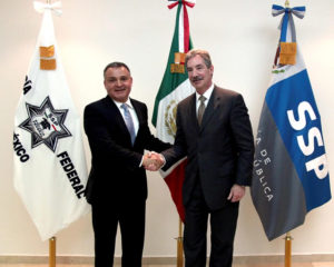 Genaro Garcia Luna 2012 mit dem damaligen stellvertretenden US-Justizminister. Foto: Wikipedia