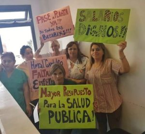 Angestellte in argentinischen Krankenhäusern fordern mehr Investitionen in die öffentliche Gesundheit und faire Gehälter. (Foto: ANRed)