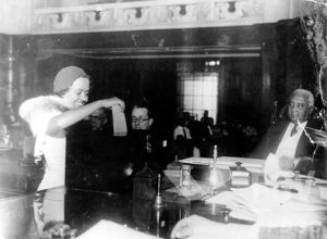 1934: Frauenrechtlerin Almerinda Gama stimmt in Rio de Janeiro für die Verfassungsgebende Versammlung. Zum ersten Mal dürfen auch Frauen mitwählen.
Foto: Brasil de Fato