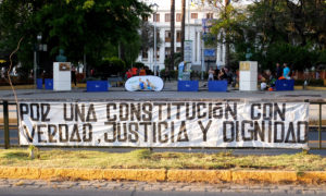 "Für eine Verfassung, in der Wahrheit, Gerechtigkeit und Würde zählen" Foto: Ute Löhning