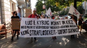 Protestierende beim „escrache“ in Berlin / Foto: Ute Löhning