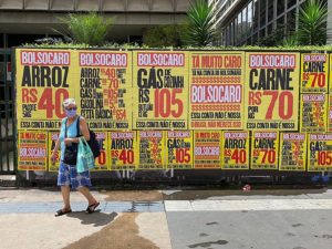 Die Kampagne "Bolsocaro" ("Bolsoteuer") aus São Paulo kritisiert die inmitten der Pandemie gestiegenen Lebensmittelpreise. Foto: Brasil de Fato/Bruno Torturra